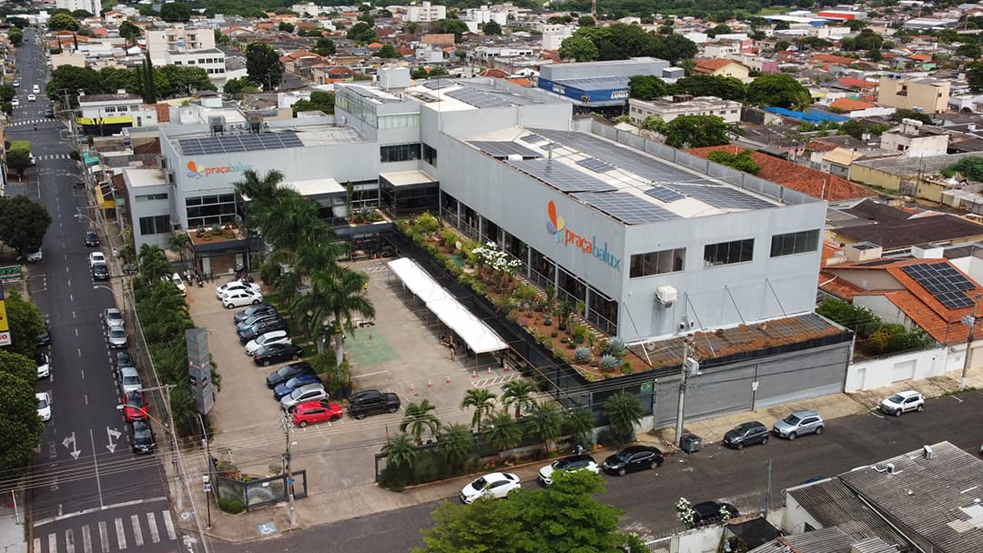 Estacionamento próprio da Balux Fit